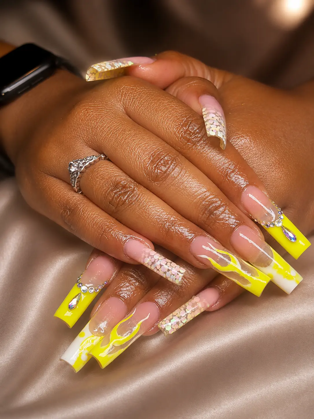 Custom press-on nail design 9