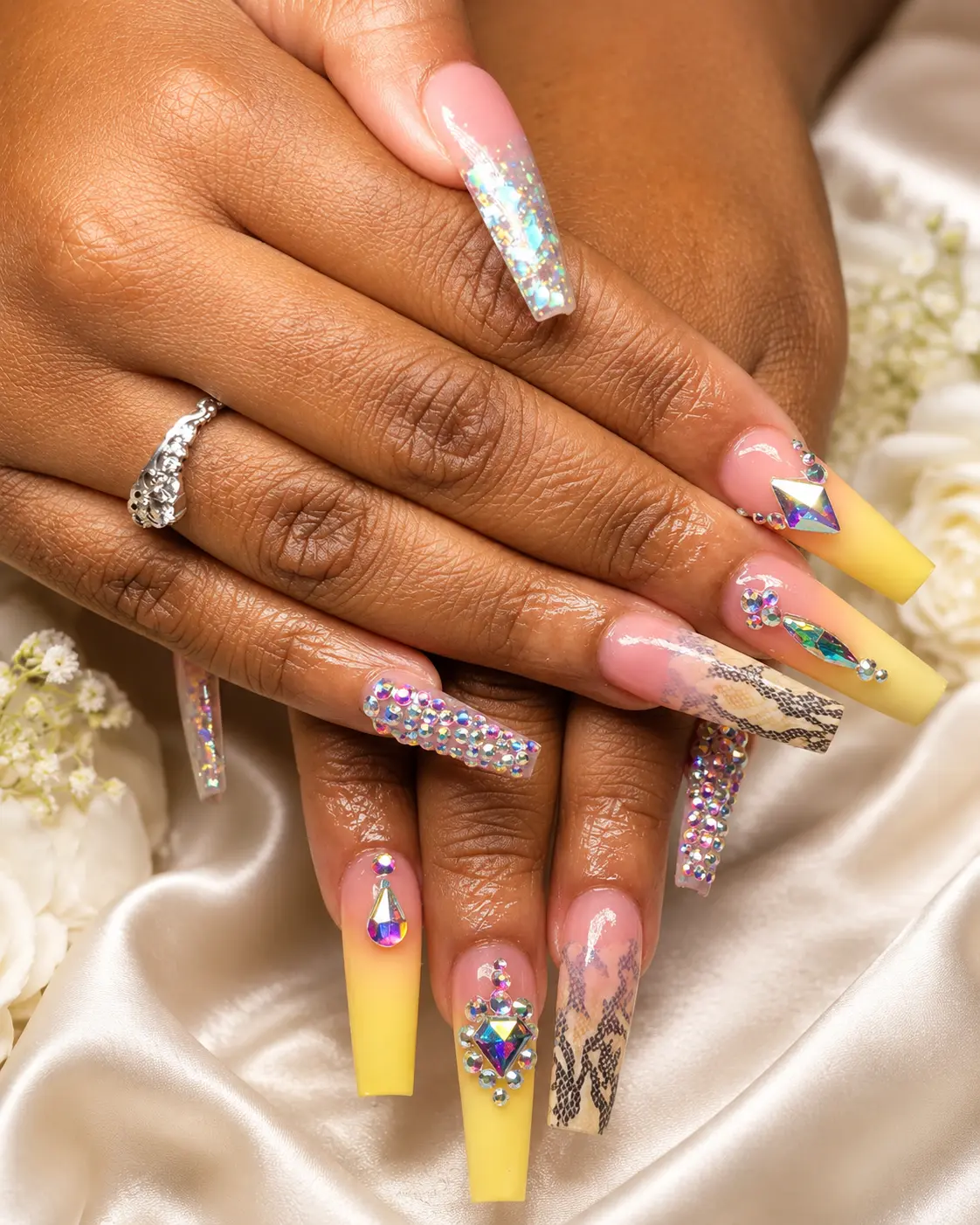Custom press-on nail design 16
