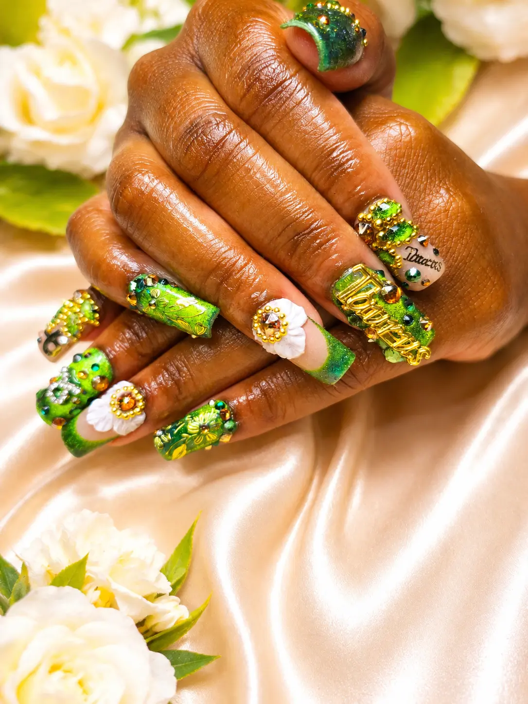 Custom press-on nail design 20