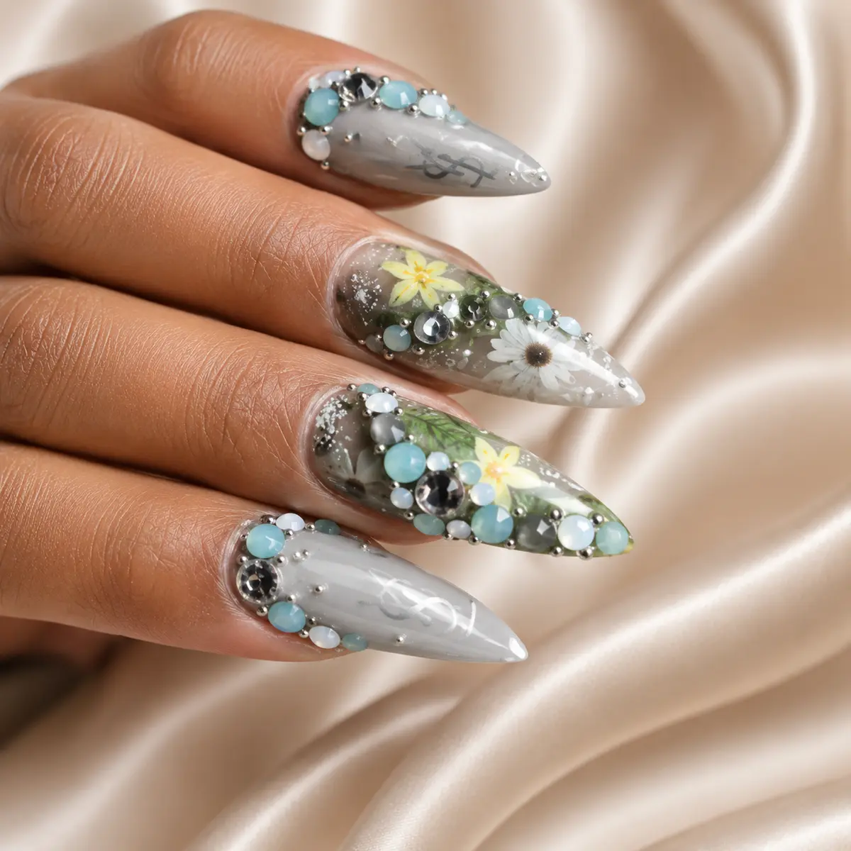 Custom press-on nail design 27